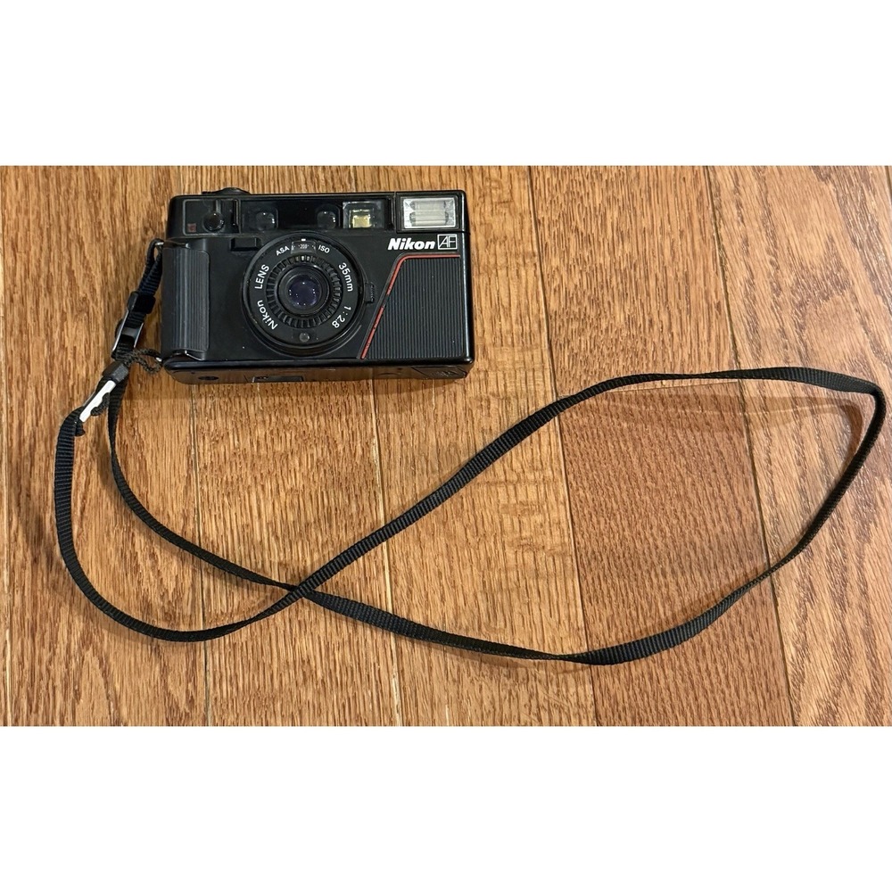 Nikon L35 AF Black 35mm Film Point & Shoot Camera ((AS IS READ DESCRIPTION ))